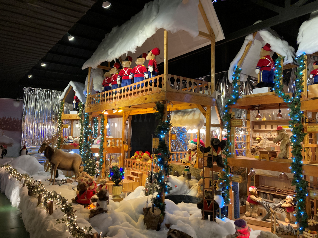 CHRISTMAS VILLAGE